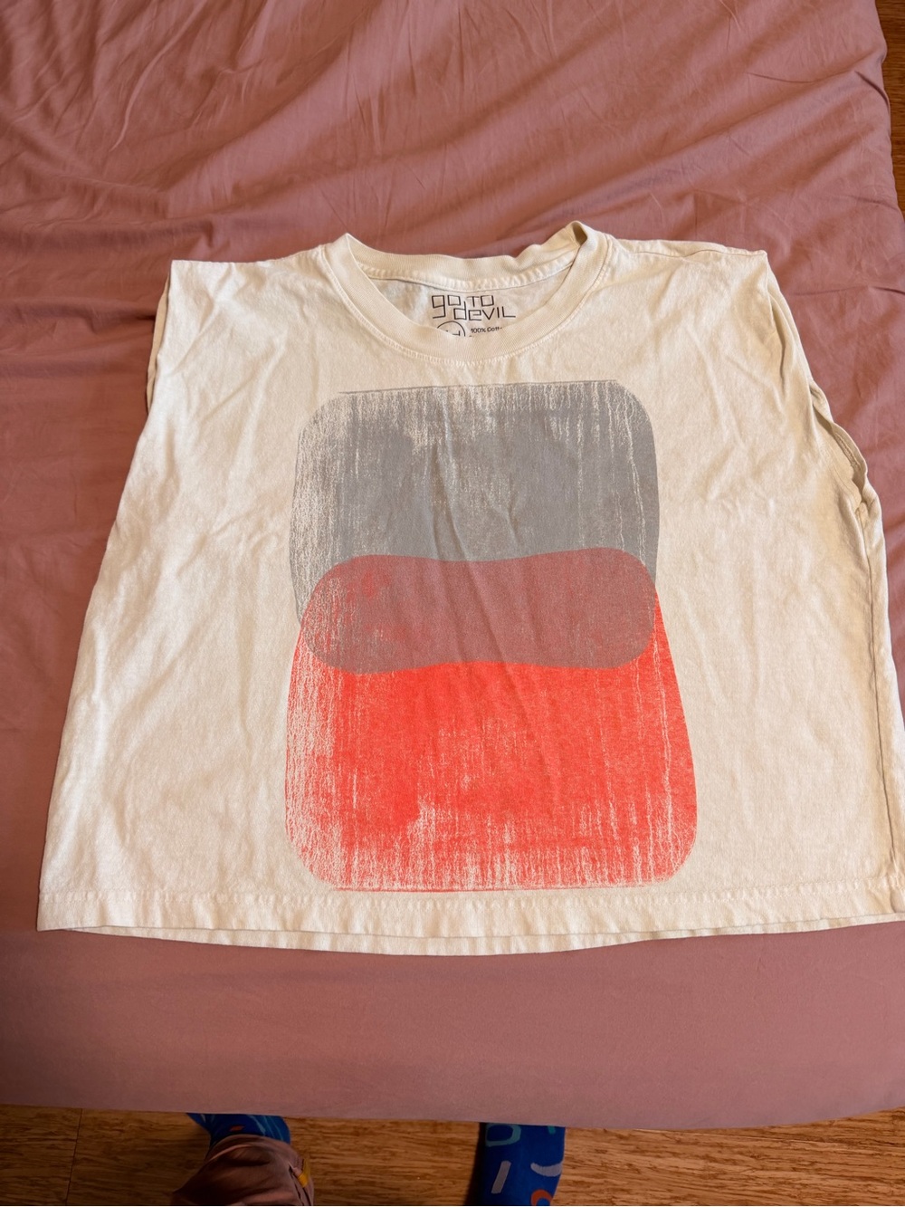 White Crop Graphic Tee with Gray and Red Blocks